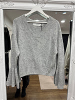 Load image into Gallery viewer, Flute Sleeve Jumper - 3 Colours
